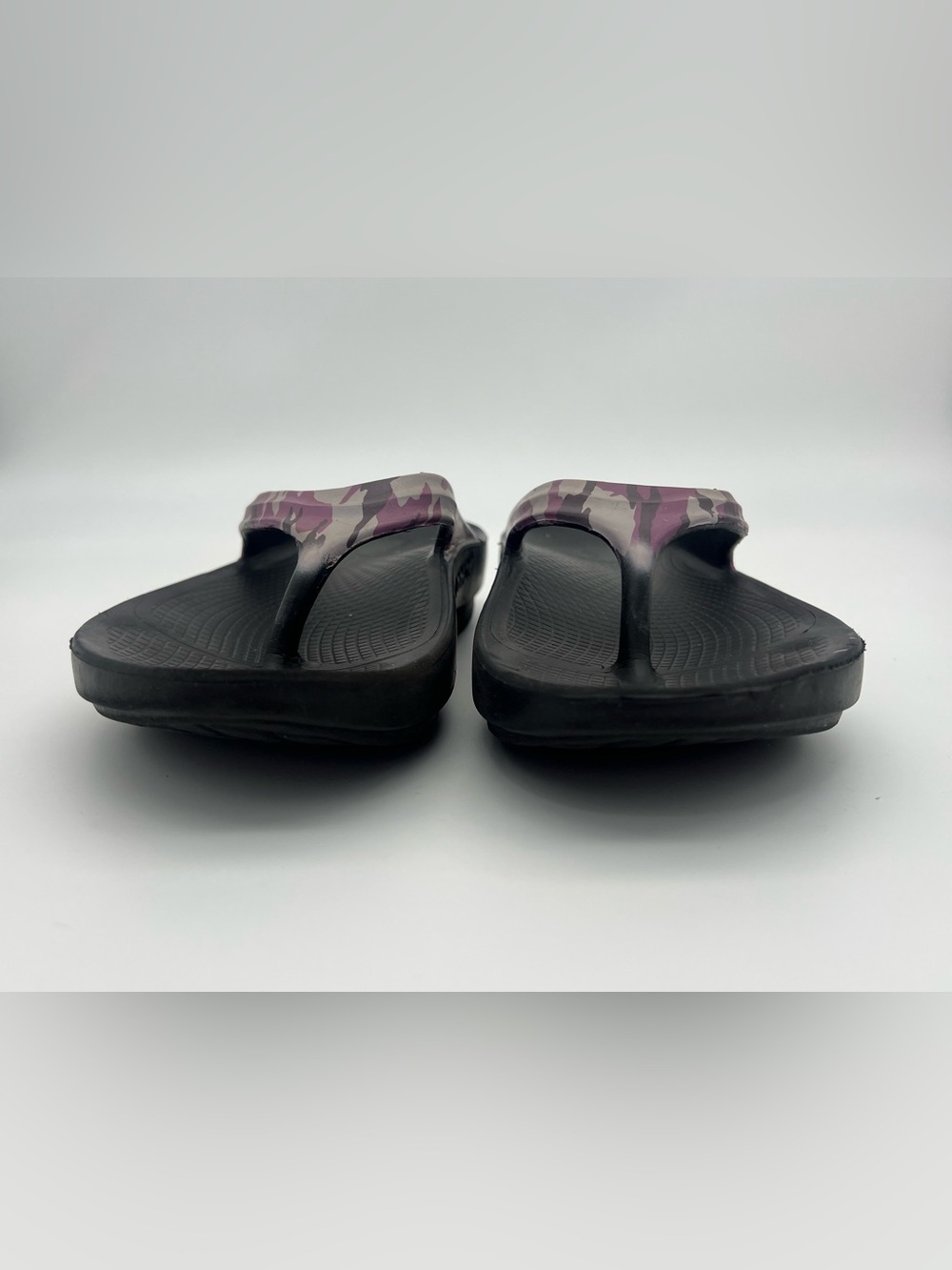 OOFOS OOlala Recovery Sandals Womens 7 Black purple violet Camo Thong Flip Flop - Picture 4 of 6